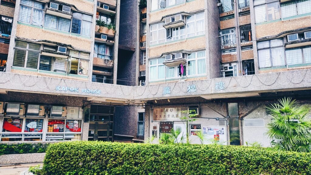 大家可仔細留意一下廣源邨邨內大廈的中英文譯名對照呢。