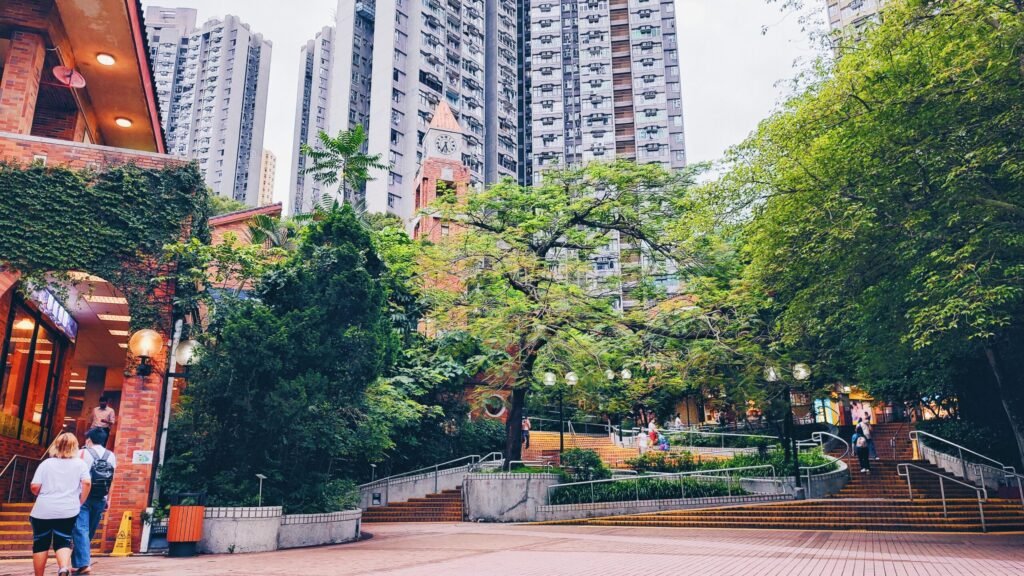 可說是廣源邨的地標:鐘樓。