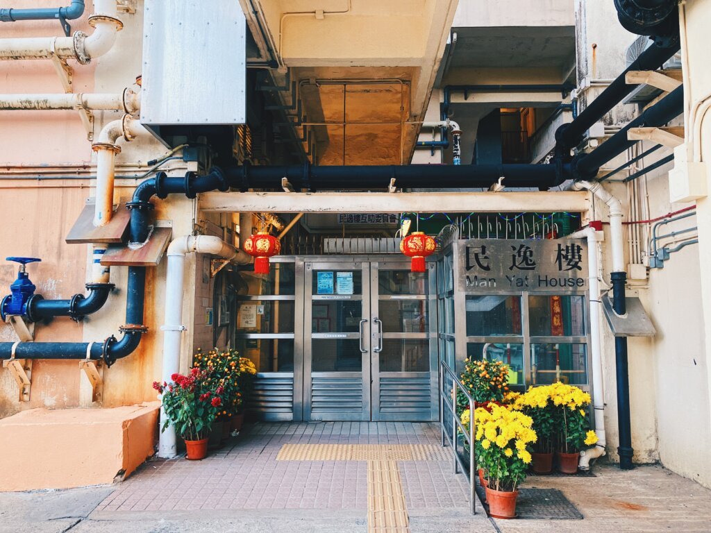 柴灣興民邨民逸樓地下入口。