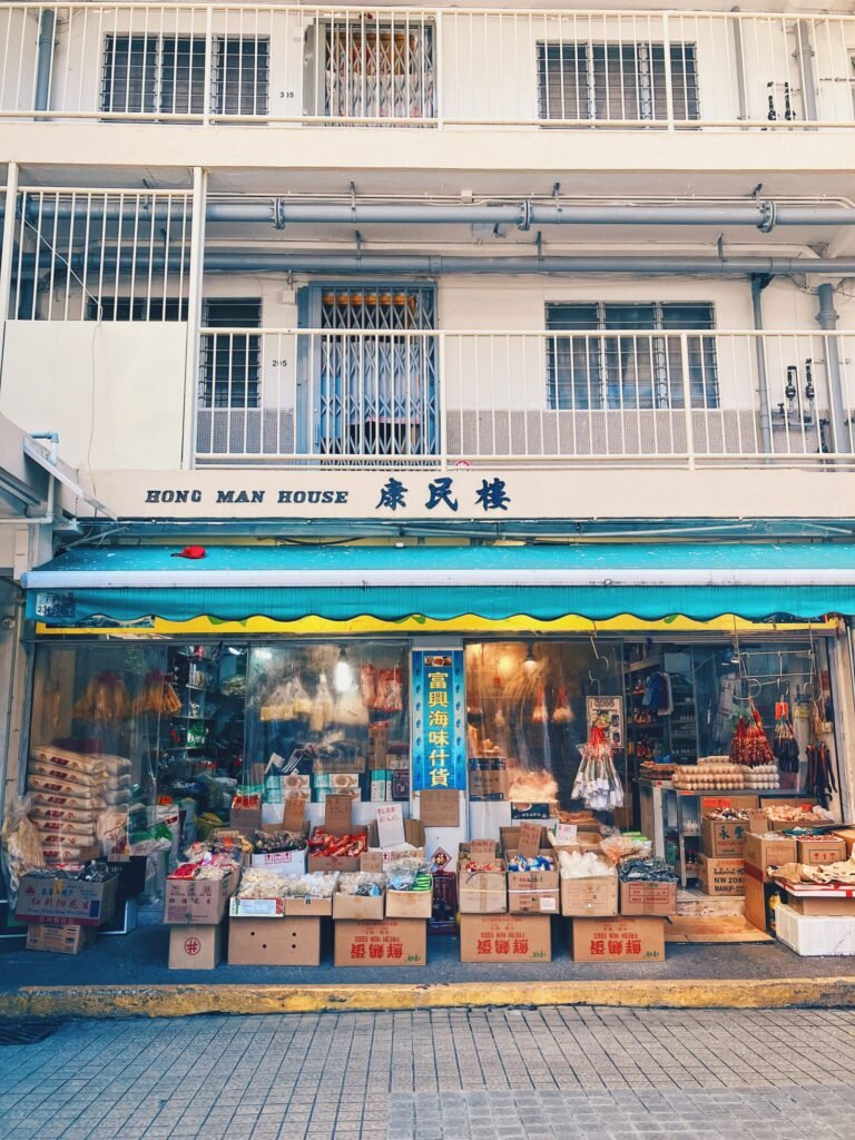 屋邨內的老舊辦館。