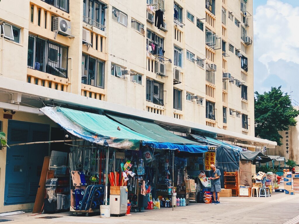 鴨脷洲邨內的特色小店。