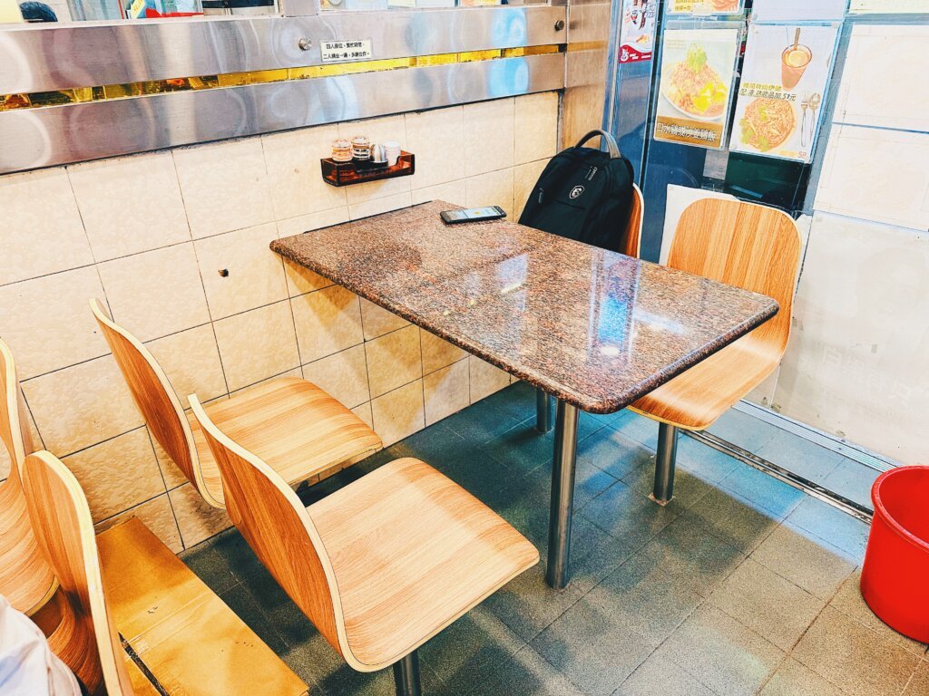 彩虹邨內的愛群快餐店。