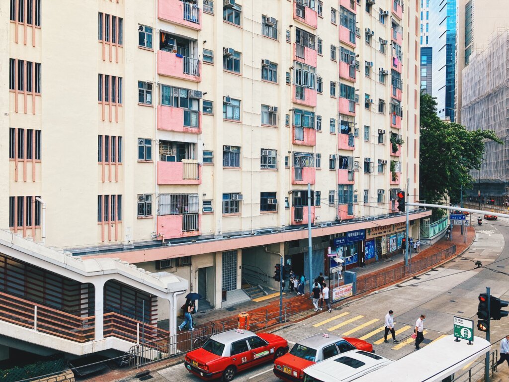 經常很繁忙的英皇道街道。