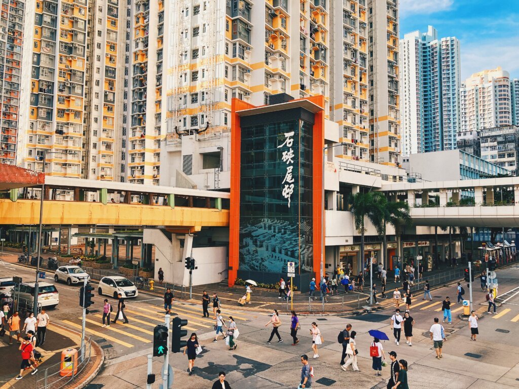 提到香港首個政府興建屋邨，非是石硤尾邨莫屬吧？不過今日的石硤尾邨已非50年代的模樣了，但仍可找到點點發展的歷史痕跡。