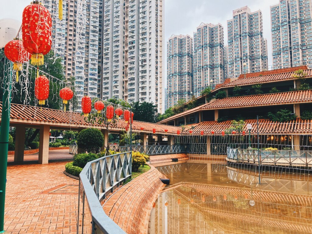 華明邨是我首個踏足粉嶺並認識的屋邨，它的中式設計也讓人一見難忘。
