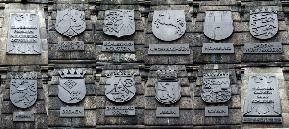 德國全國16邦的邦徽，2012年於德國Koblenz拍攝。