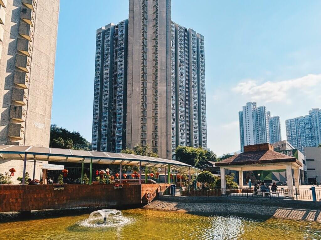 難得天色和太陽光線極佳的大埔運頭塘邨。