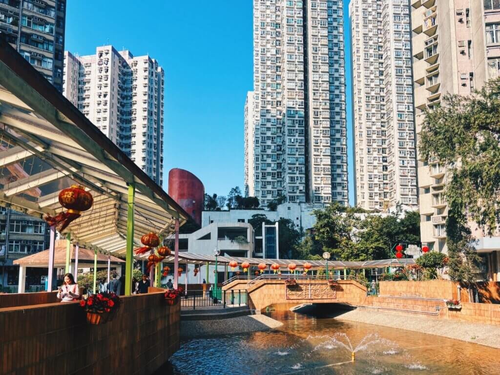 難得天色和太陽光線極佳的大埔運頭塘邨。